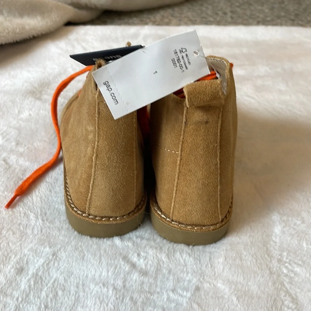 NWT GAP KIDS TAN SUEDE LEATHER CHUKKA BOOTS RUBBER SOLES KID 13 NEW